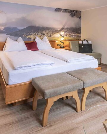 Hotelzimmer mit Doppelbett