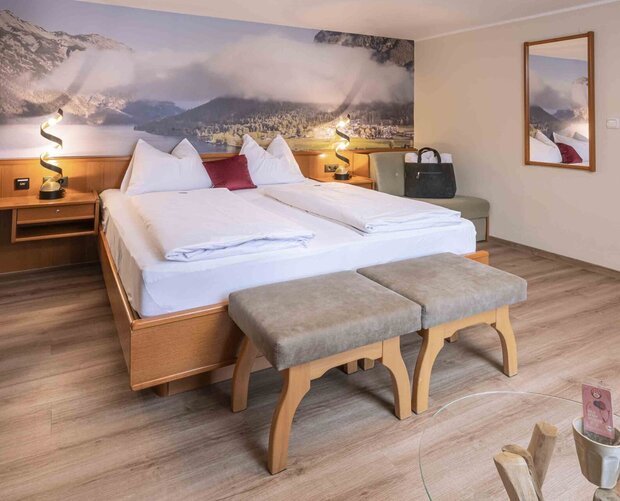 Hotelzimmer mit Doppelbett