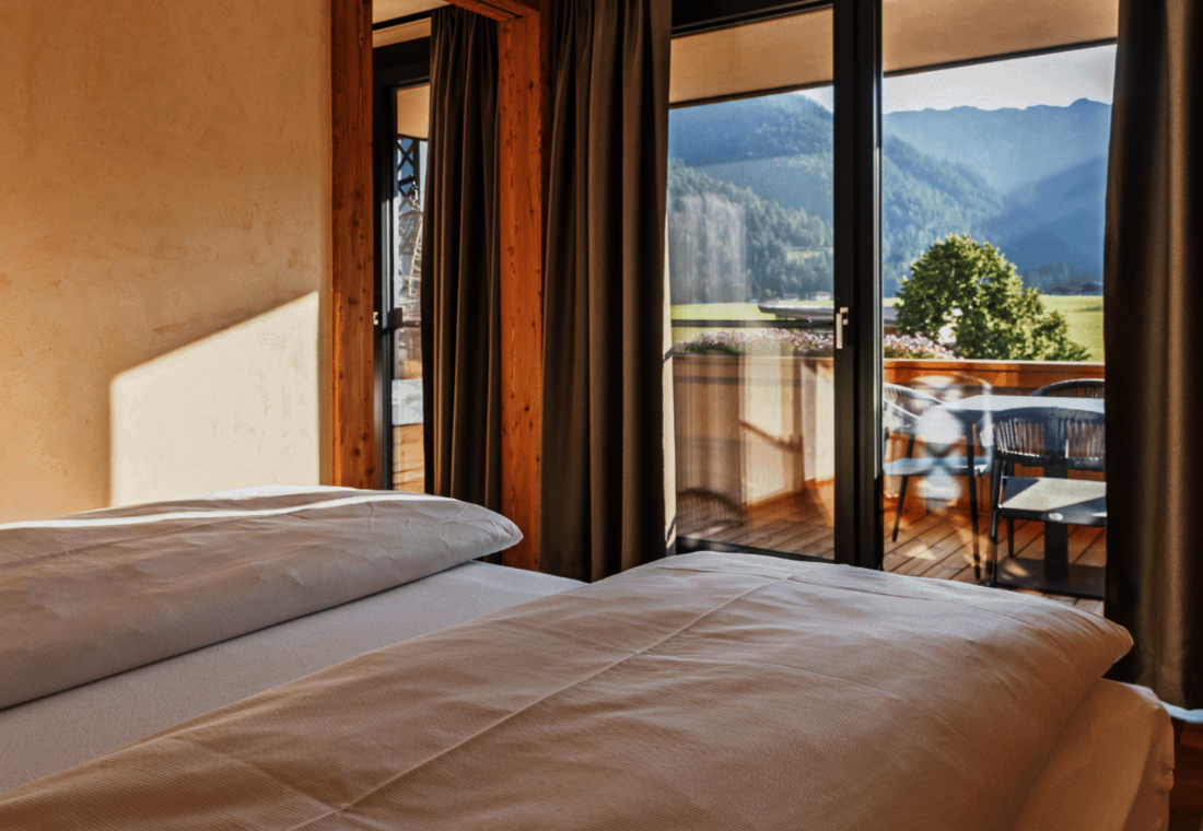 Doppelbett Aussicht auf den Balkon