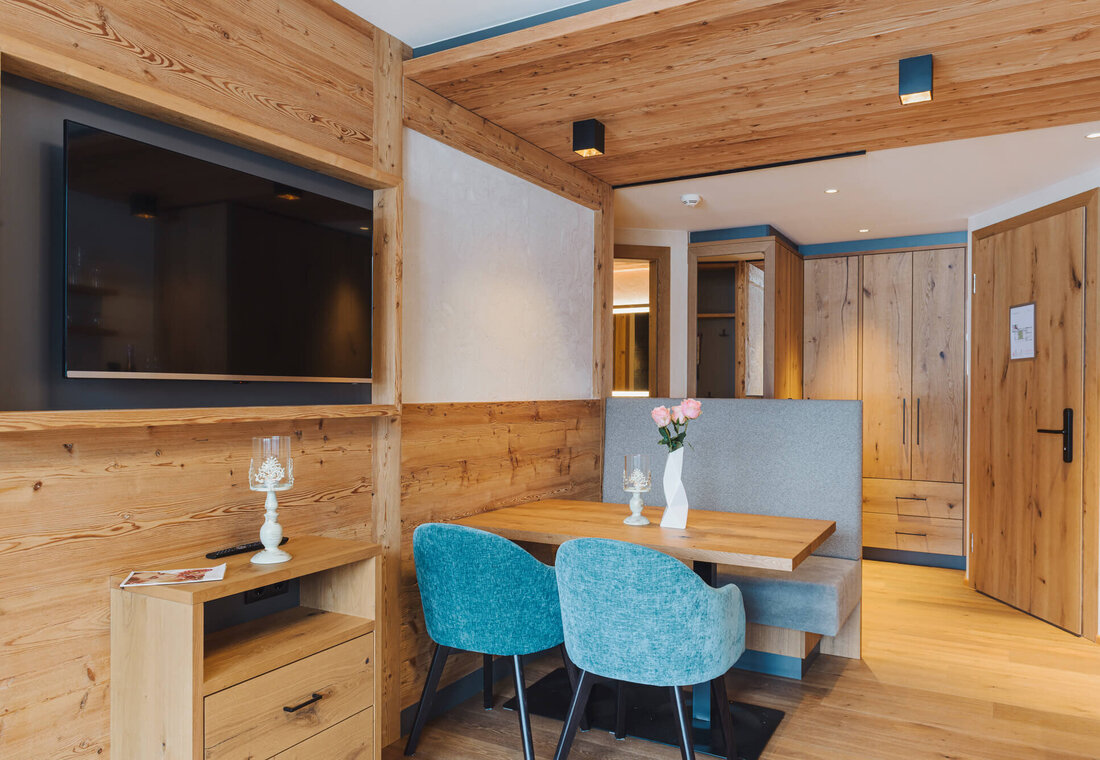 Gemütliche Sitzecke in der Westside Suite