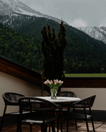 Terrasse mit Bergpanorama