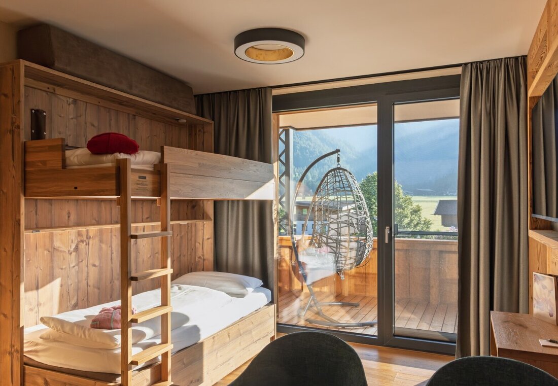 Etagenbett mit Blick Richtung Balkon