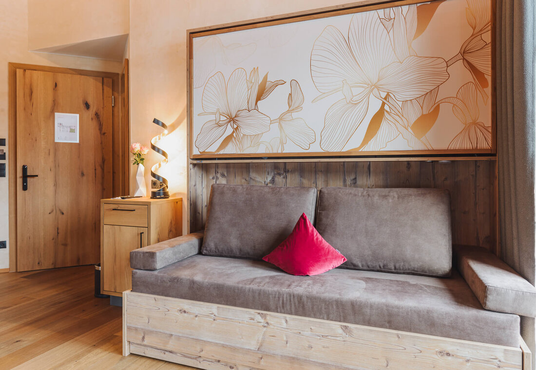 Gemütliche Couch in der Rootopsuite