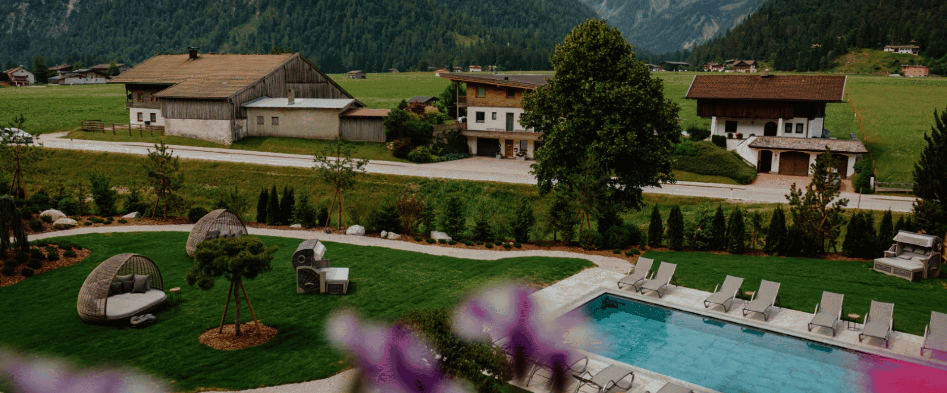 Pool mit Gartenblick