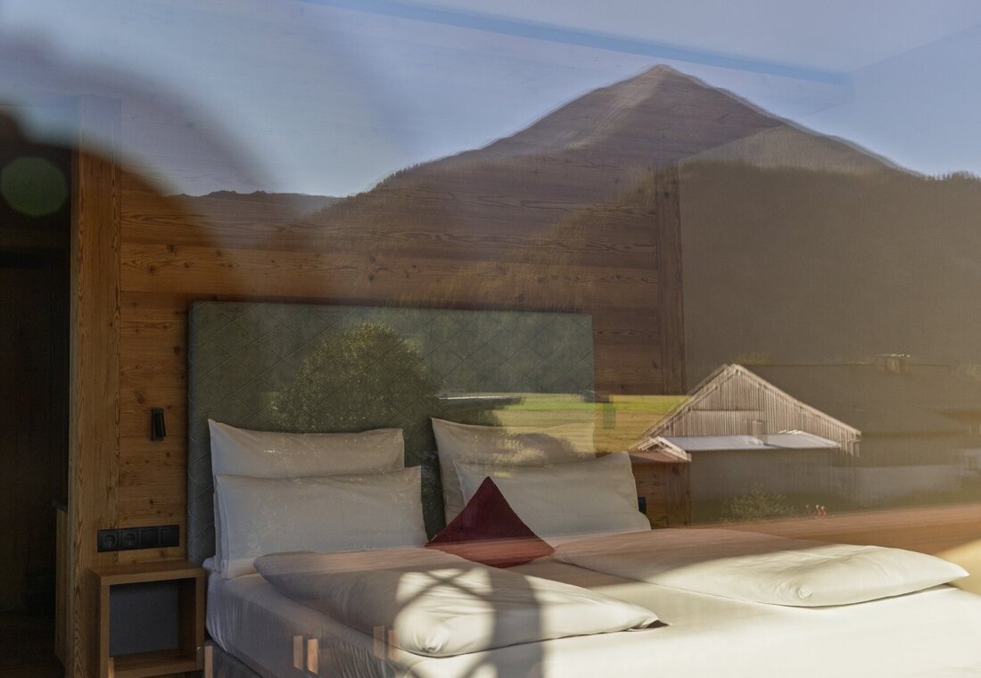 Juniorsuite mit Spiegelung der Berge 