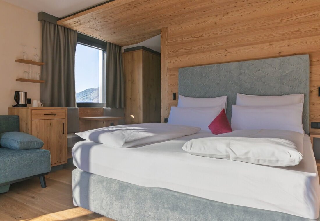 Schlafzimmer mit Doppelbett