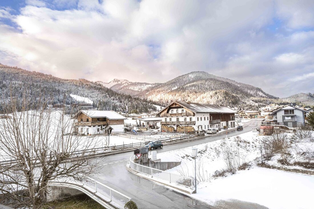 Zimmerausblick auf Winterlandschaft