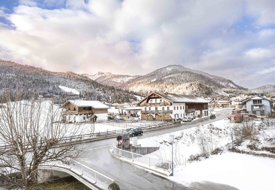 Zimmerausblick auf Winterlandschaft