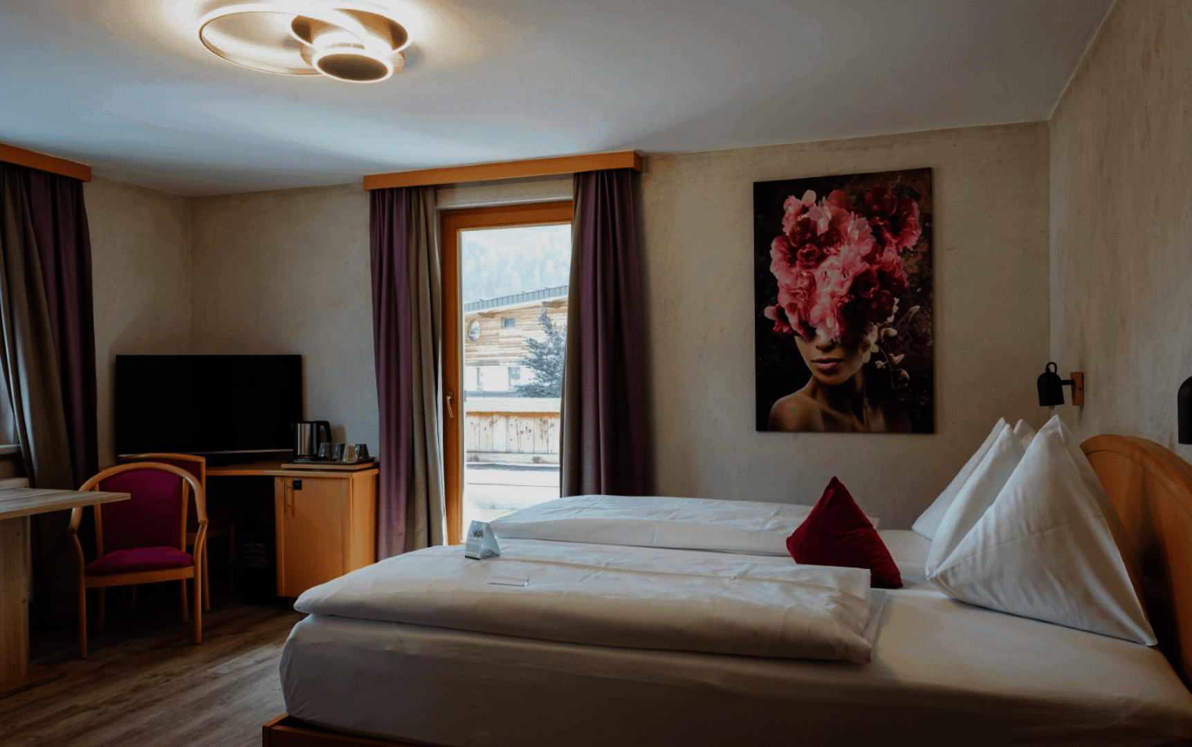 Familienzimmer Schlafzimmer mit Gemälde