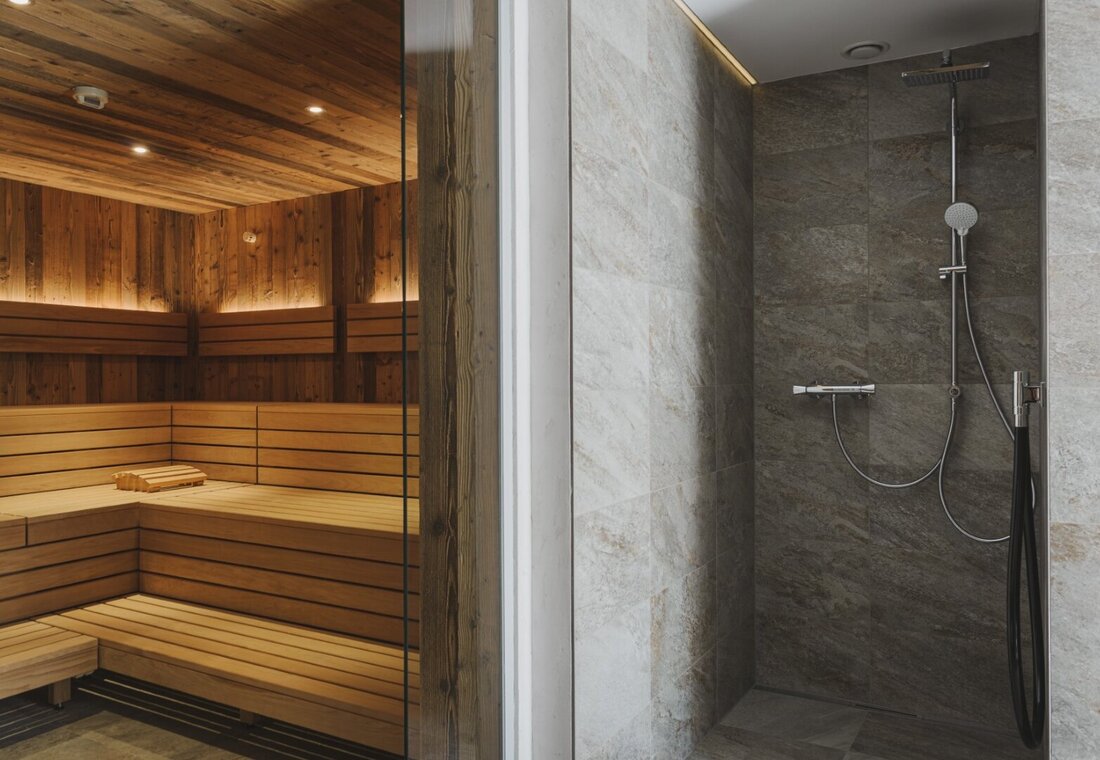 Sauna mit Dusche