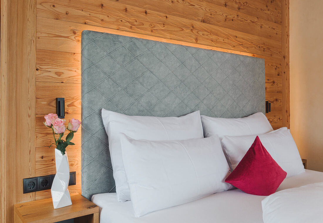 Großes Doppelbett