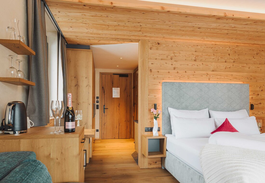Juniorsuite Bett und Sitzgruppe