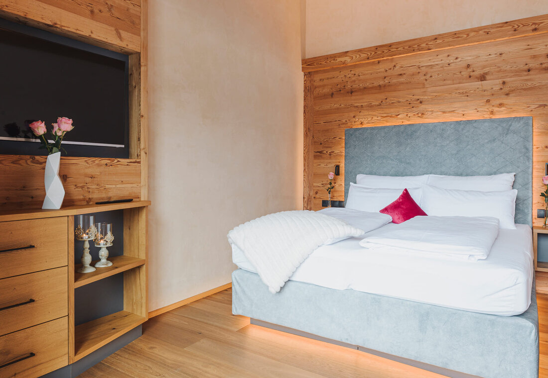 Großes Doppelbett